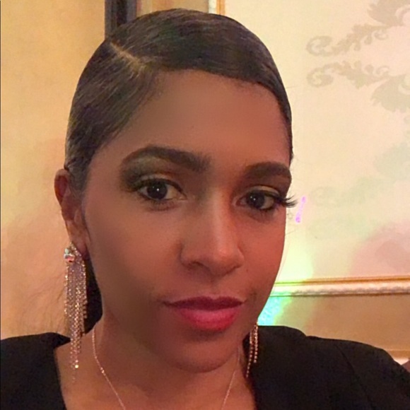 Meet your Posher, Nicole - Picture 1 of 1